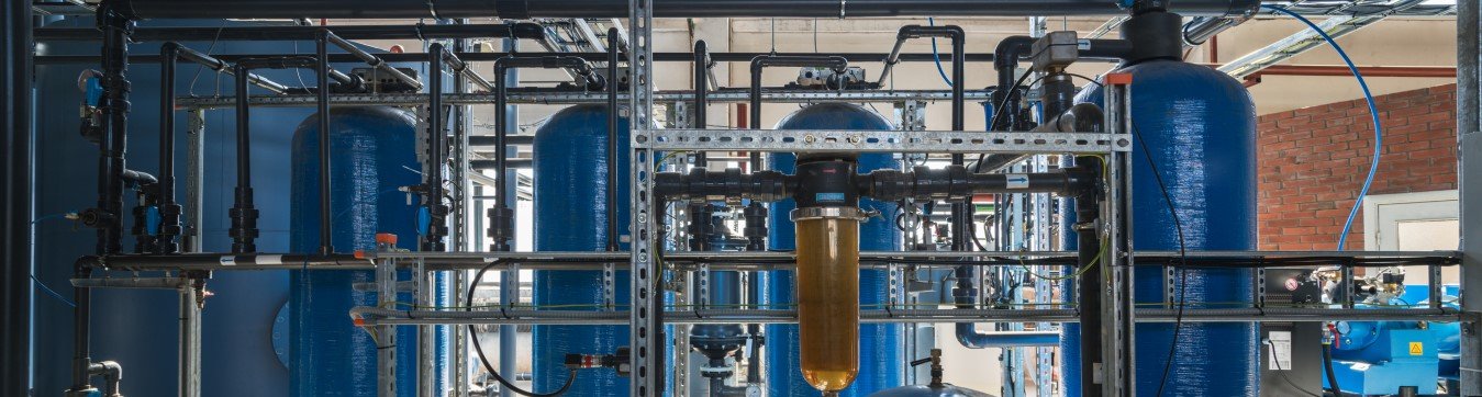 Wasseraufbereitungstechnik: Wasserenthärtungsanlage Industrie - Schweitzer-Chemie